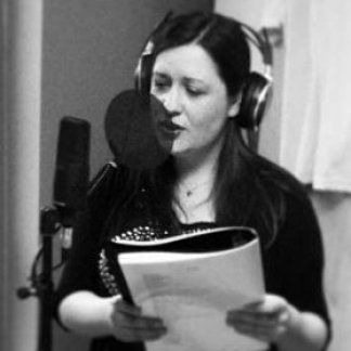 Session Singer, Vocalist, Songwriter - juliasingsong
