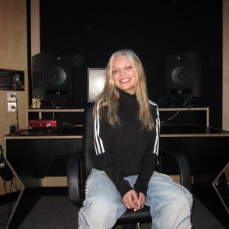 Session Singer, Vocalist, Songwriter - mollyaulen