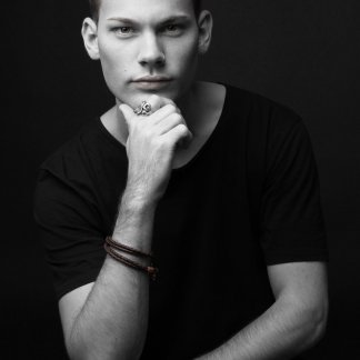 Session Singer, Vocalist, Songwriter - johnemil