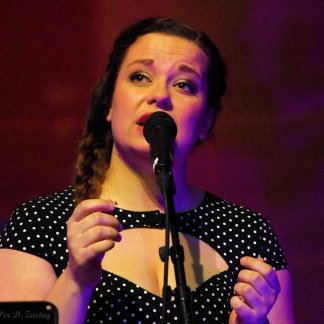 Session Singer, Vocalist, Songwriter - eellingsen