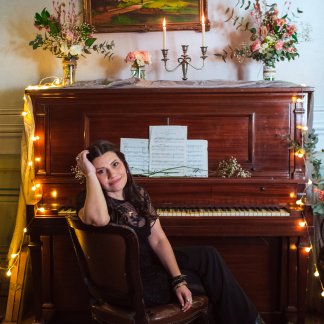 Session Singer, Vocalist, Songwriter - lauriem