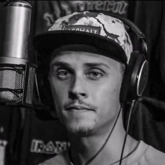 Session Singer, Vocalist, Songwriter - monmoi90