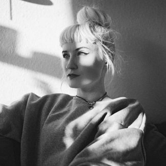 Session Singer, Vocalist, Songwriter - izzy_warner