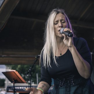 Session Singer, Vocalist, Songwriter - janieleekelley