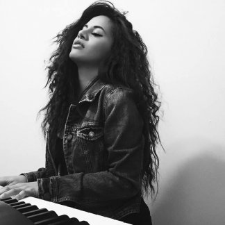Session Singer, Vocalist, Songwriter - rosieevans