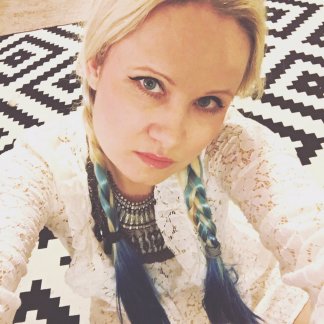 Session Singer, Vocalist, Songwriter - emmaejwertz