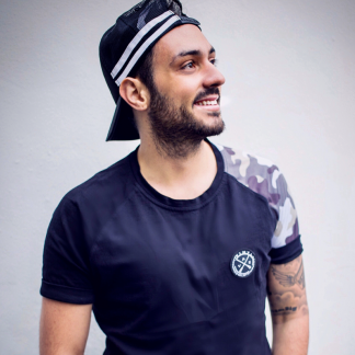Session Singer, Vocalist, Songwriter - rafaelsinging