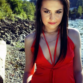 Session Singer, Vocalist, Songwriter - reya