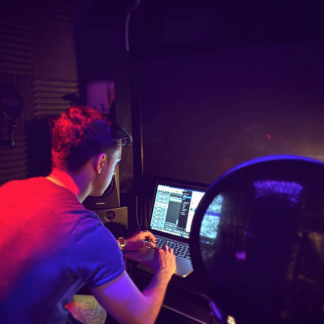 Session Singer, Vocalist, Songwriter and Music Producer - wisdomzbeatz