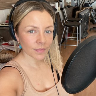 Session Singer, Vocalist, Songwriter - christinella