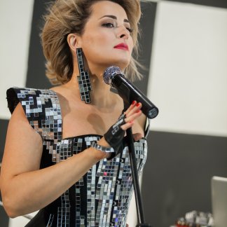 Session Singer, Vocalist, Songwriter - alenanovak