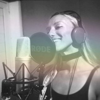 Session Singer, Vocalist, Songwriter - ellieradanova