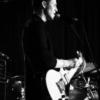 Session Singer, Vocalist, Songwriter - aarondesselle
