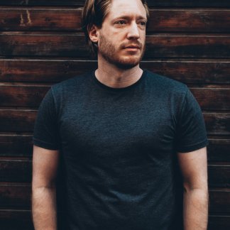 Session Singer, Vocalist, Songwriter - louis-nostitz