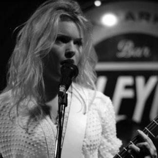 Session Singer, Vocalist, Songwriter - aimeebowey
