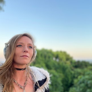 Session Singer, Vocalist, Songwriter - ezentrik