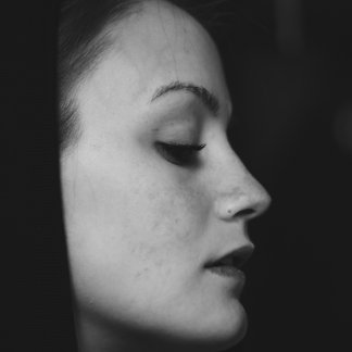 Session Singer, Vocalist, Songwriter - krystahenneborn