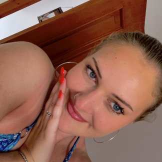 Session Singer, Vocalist, Songwriter - graciewoolaway