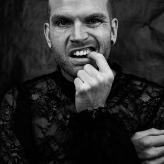 Session Singer, Vocalist, Songwriter - mikael