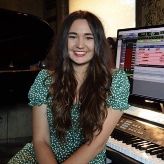 Session Singer, Vocalist, Songwriter - alexandra-poiss
