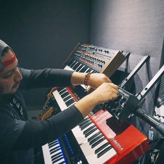 Session Singer, Vocalist, Songwriter and Music Producer - dennyman626