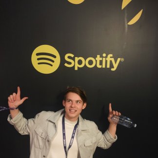 Session Singer, Vocalist, Songwriter - jameslewis
