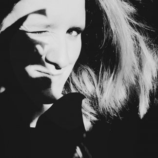 Session Singer, Vocalist, Songwriter - alimaple