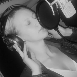 Session Singer, Vocalist, Songwriter - monicameinherz