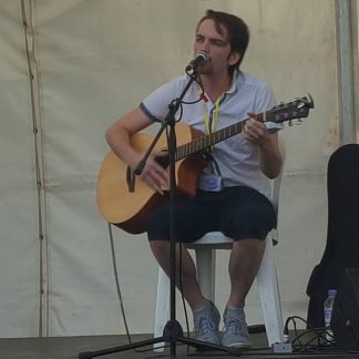 Session Singer, Vocalist, Songwriter - elliotrose