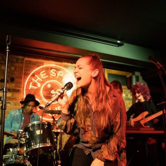 Session Singer, Vocalist, Songwriter - amyowensinger