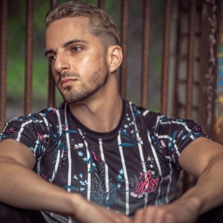 Session Singer, Vocalist, Songwriter and Music Producer - farbod