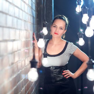 Session Singer, Vocalist, Songwriter - mnadiam